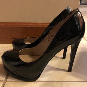 Pour La Victoire Platform Heels with Round Toe